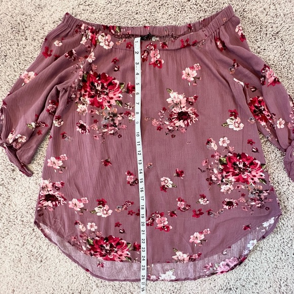 Off-The-Shoulder Floral Blouse - Picture 4 of 4